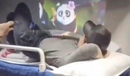 娱乐吃瓜酱坐火车,跟随吃瓜酱一起吃瓜观景